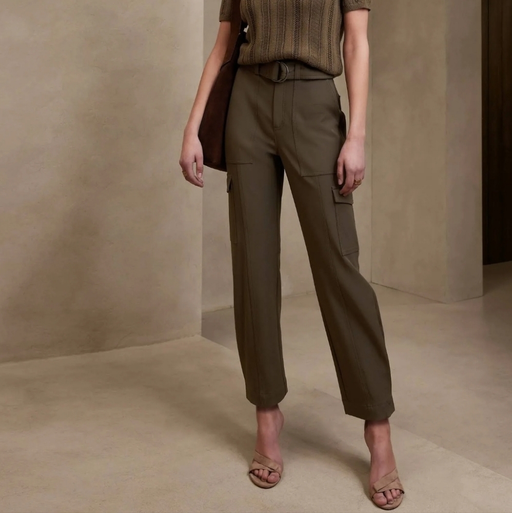 EUC SLIM REFINED STRETCH CARGO PANTS, looks brand new